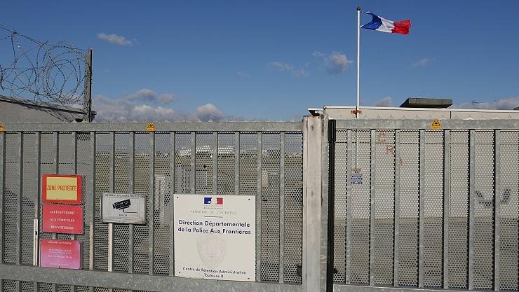 A l’intérieur d’un centre de rétention administrative_dans l’antichambre des expulsions_1.jpg