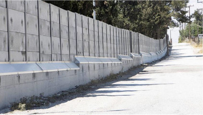 Un mur de béton enceint le camp de Diavata, près de Thessalonique. Crédit : N. Economou/Imago