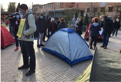  Camping sauvage et tentes installées à Albi pour alerter sur la situation des jeunes migrants dans le Tarn • © Miryam Brisse FTV