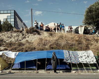 A Lesbos, le 12 septembre, dans le camp informel à la sortie de Mytilène où plus de 11 200 personnes vivent depuis la destruction du camp de Moria après un incendie, le 9 septembre. Photo Mathias Benguigui pour Libération