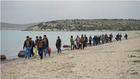 Des migrants en Turquie prêts à prendre la mer pour la Grèce. Crédit : Imago