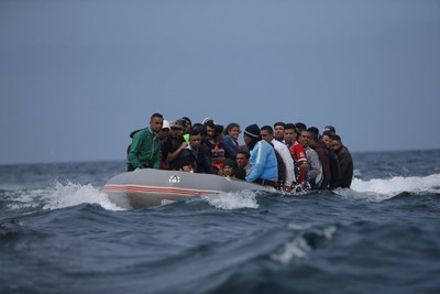Des migrants en provenance du Maroc traversent le détroit de Gibraltar vers Tarifa en Espagne, en juillet 2018. Image d'illustration. Crédit : Reuters