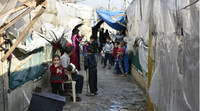 Des enfants réfugiés syriens dans un camp à Tripoli, au Liban, le 3 janvier 2021. (MAHMUT GELDI / ANADOLU AGENCY)