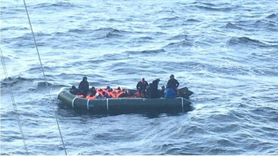 Lors de deux opérations de secours, 61 migrants ont été récupérés dans la Manche mardi alors qu'ils tentaient de rejoindre l'Angleterre. Crédit : Twitter/préfecture maritime de la Manche et de la mer du Nord.