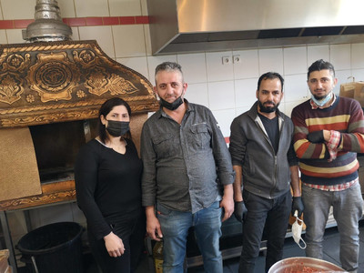De gauche à droite : Hadeel et Haitam, co-gérants, Burhan, salarié et Naqaa, co-gérant. (©AS Hourdeaux/Croix du Nord)