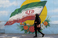  De nombreuses femmes en Iran quittent leur pays pour ne plus subir la répression de la République théocratique islamique. • © ATTA KENARE / AFP