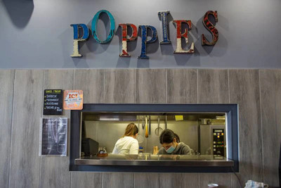 Au Poppies, le restaurant ouvert le 27 janvier à Nice malgré les restrictions sanitaires. (Elonora Strano/Hans Lucas pour Libération)