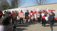 Le rassemblement de La Cimade devant le CRA du Mesnil-Amelot, le 2 mars 2023. Crédit : InfoMigrants