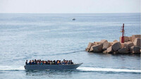 Des migrants arrivent sur l'île de Lampedusa, le 3 octobre 2021. Image d'illustration. Crédit : Sea-Watch via AP