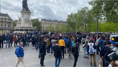 Une action place de la République, à Paris, organisée par le collectif Réquisitions, le 12 mai, a permis la mise à l'abri de 708 personnes. Crédit : InfoMigrants