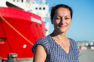 Sophie Beau, cofondatrice de SOS Méditerranée, devant l’« Ocean Viking », à Marseille, le 29 juillet 2019. Clément Mahoudeau/AFP