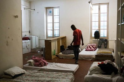 Le squat Saint Just, occupé par de jeunes migrants, à Marseille, en octobre 2019. PATRICE TERRAZ / DIVERGENCE POUR « LE MONDE »