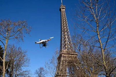 Un drone utilisé à Paris, en 2015. DOMINIQUE FAGET / AFP