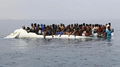 Embarcation pneumatique surchargée de migrants en mer Méditerranée. Photo d'archives AFP 