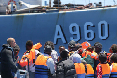 Migrants secourus en Méditerranée au large de la Sicile, en Italie (Photo IOM/Francesco Malavolta)