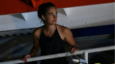 L'une des capitaines du Sea Watch 3, Carola Rackete, accoste à Lampedusa, en Italie, le 29 juin 2019. Crédit : Reuters