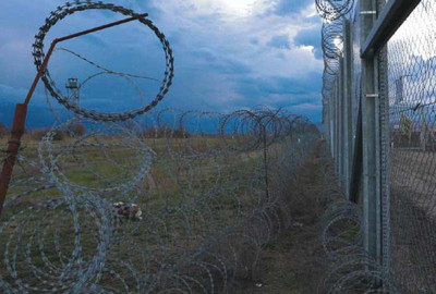 La double clôture à la frontière entre la Hongrie et la Serbie, mars 2018. © Elsa Putelat