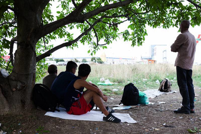 Des migrants à Timisoara, en Roumanie, le 11 septembre 2017. (Cornel Putan/AFP)
