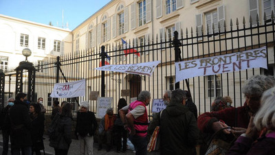 16 octobre 2020, rassemblement de soutien à une famille albanaise menacée d’expulsion, devant la préfecture de l’Ariège, à Foix