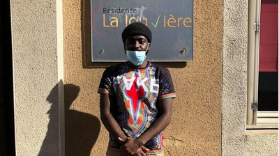 Ronaldo Mbumba travaille à l'Ehpad de la Louvière depuis 2019. Il y est très apprécié du personnel et des résidents, qui se sont mobilisés contre son expulsion. Crédit : DR