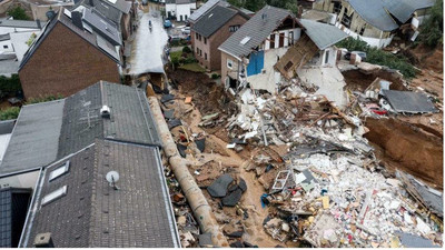 Vue aérienne d'une zone complètement détruite par les inondations dans le quartier Blessem d'Erftstadt, dans l'ouest de l'Allemagne, le 16 juillet 2021. Crédit : AFP