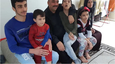 Cette famille syrienne a passé plusieurs années dans un camp en Turquie, avant d'obtenir le statut de réfugiés en France et d'arriver à Chârost (Cher) © Radio France - Michel Benoit