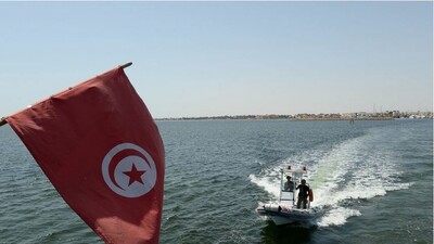 Un bateau de garde-côtes tunisiens dans la mer Méditerranée au large de l'île de Djerba | Photo: Natalia Seliverstova/dpa/picture-alliance