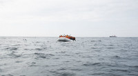 Les traversées à bord d'embarcations de fortune ne désemplissent pas en Méditerranée centrale, malgré le mauvais temps. Crédit : Sea-Watch International