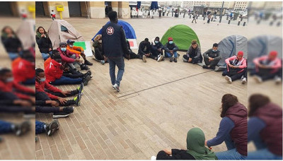 Un rassemblement de migrants mineurs à la rue devant la mairie de Marseille, le 2 mars 2021. Crédit : Facebook / Mineur En Danger