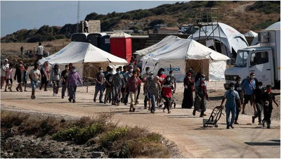  Des réfugiés et des migrants du camp incendié de Moria, en Grèce, ont été transférés dans un nouveau camp temporaire, le 16 septembre 2020. Alkis Konstantinidis/Reuters 