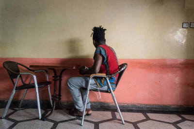  Roland, 26 ans, a quitté le Cameroun en 2011 en quête d’une vie meilleure. Il a été refoulé à Tiznit il y a un mois. Crédits : CAMILLE MILLERAND /DIVERGENCE POUR LE MONDE 