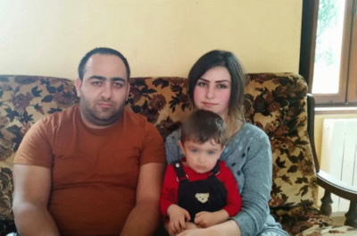 La famille Vardanyan s'est retrouvée à la rue le 4 février dernier avec deux enfants de 11 mois et 3 ans © Radio France / Ouafia Kheniche