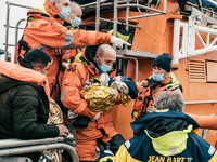 Intervention de la Société nationale de sauvetage en mer auprès de 24 migrants, le 11 novembre 2021 à Dunkerque. (Stéphane Dubromel/Hans Lucas pour Libération)
