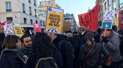 Au départ de la manifestation parisienne contre le racisme et en soutien aux sans-papiers, place de Clichy, samedi 18 décembre 2021. Crédit : InfoMigrants