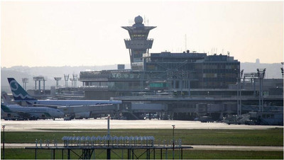 Vue sur la tour de contrôle de l'aéroport d'Orly. Crédit : Wikipedia