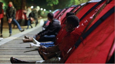 Un campement dans le square Jules-Ferry, dans le 11e arrondissement de Paris, en juin 2019. Crédit : Bruno Fert / MSF