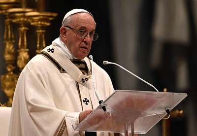 Le pape François  lors de la messe de l’épiphanie dimanche 6 janvier au Vatican. VINCENZO PINTO / AFP