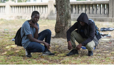 Deux mineurs tchadiens vivant dans les rues de Paris (archives). Crédit : Mehdi Chebil pour InfoMigrants
