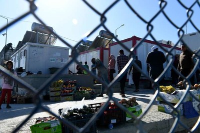 Des migrants et des réfugiés dans le camp de Moria sur l’île de Lesbos, en Grèce, le 23 septembre 2019. Michael Varaklas / AP