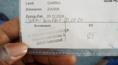 Le récépissé d'un demandeur d’asile gambien, attestant qu'il a été accepté en Allemagne dans le cadre du mécanisme de répartition européen (image d'illustration). Crédit : DR