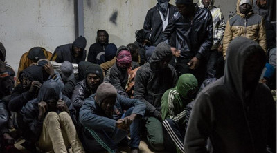 Ces migrants ont été interceptés par les garde-côtes libyens en janvier 2018 puis envoyés en centres de détention officiels. Crédit : ANSA/Zuhair Abusrewil