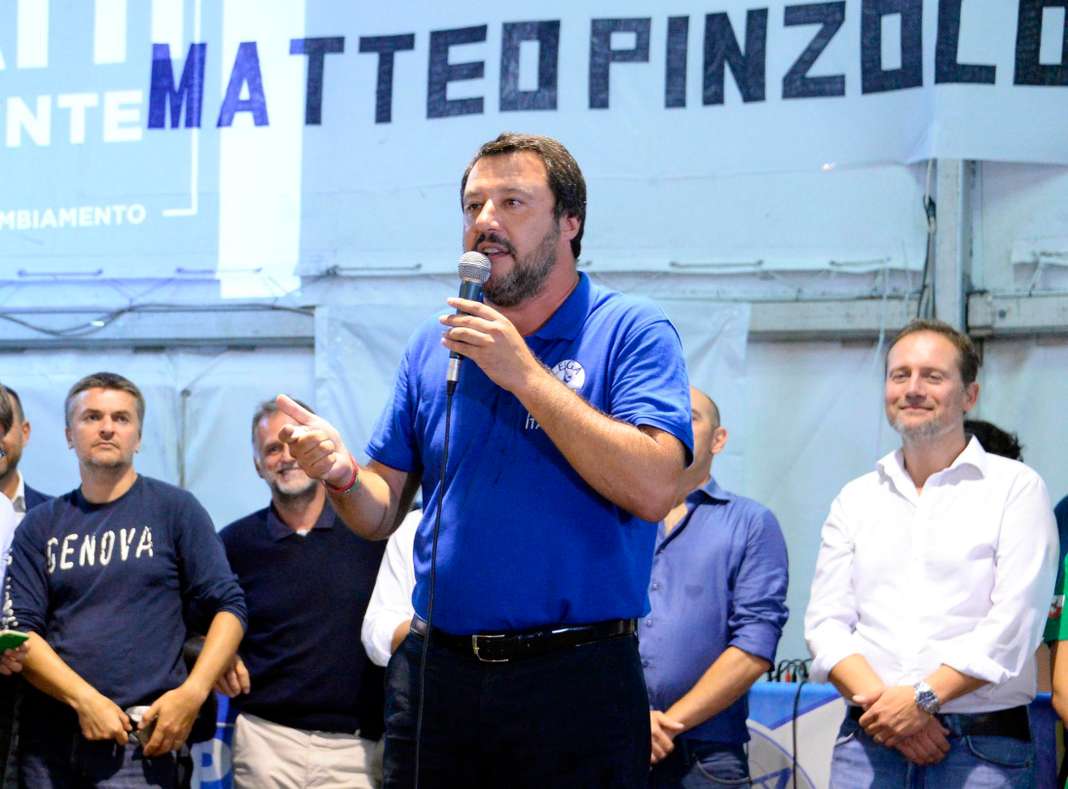 Le ministre de l’intérieur Matteo Salvini prend la parole lors d’un meeting de la Ligue, à Pinzolo, le 25 août. DANIELE PANATO / AP Les migrants du Diciotti bateau bloque cinq jours a Catane enfin autorises a debarquer