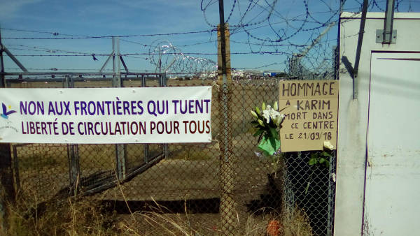 Hommage a Karim devant le CRA de Cornebarrieu